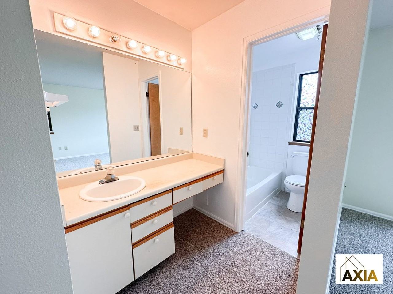 56 Mineola Ct - Photo 7 of 15