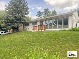 featured image of 2365 Panorama Ave