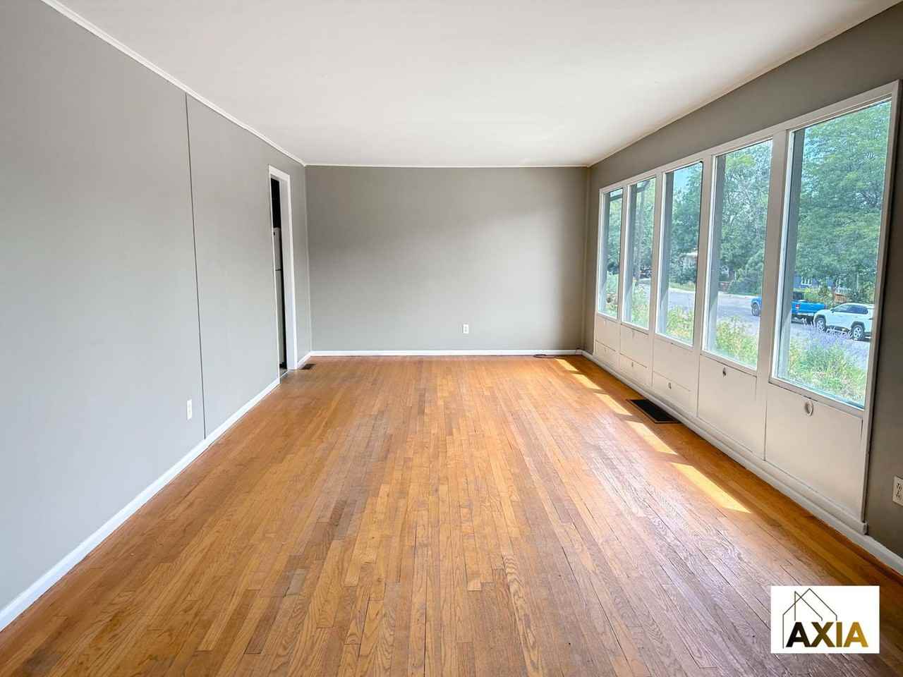 2365 Panorama Ave - Photo 2 of 11