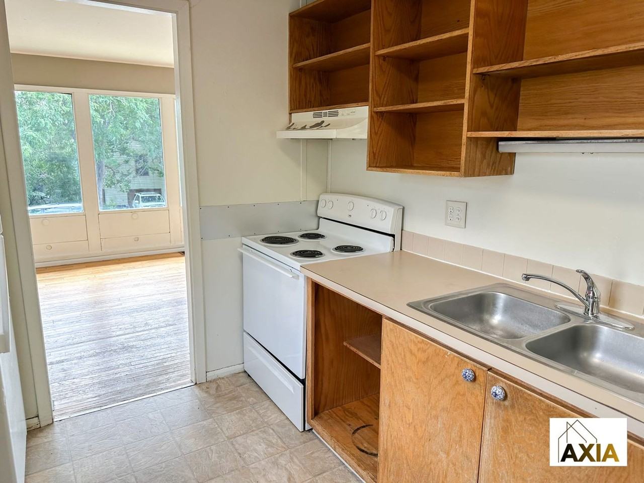 2365 Panorama Ave - Photo 3 of 11