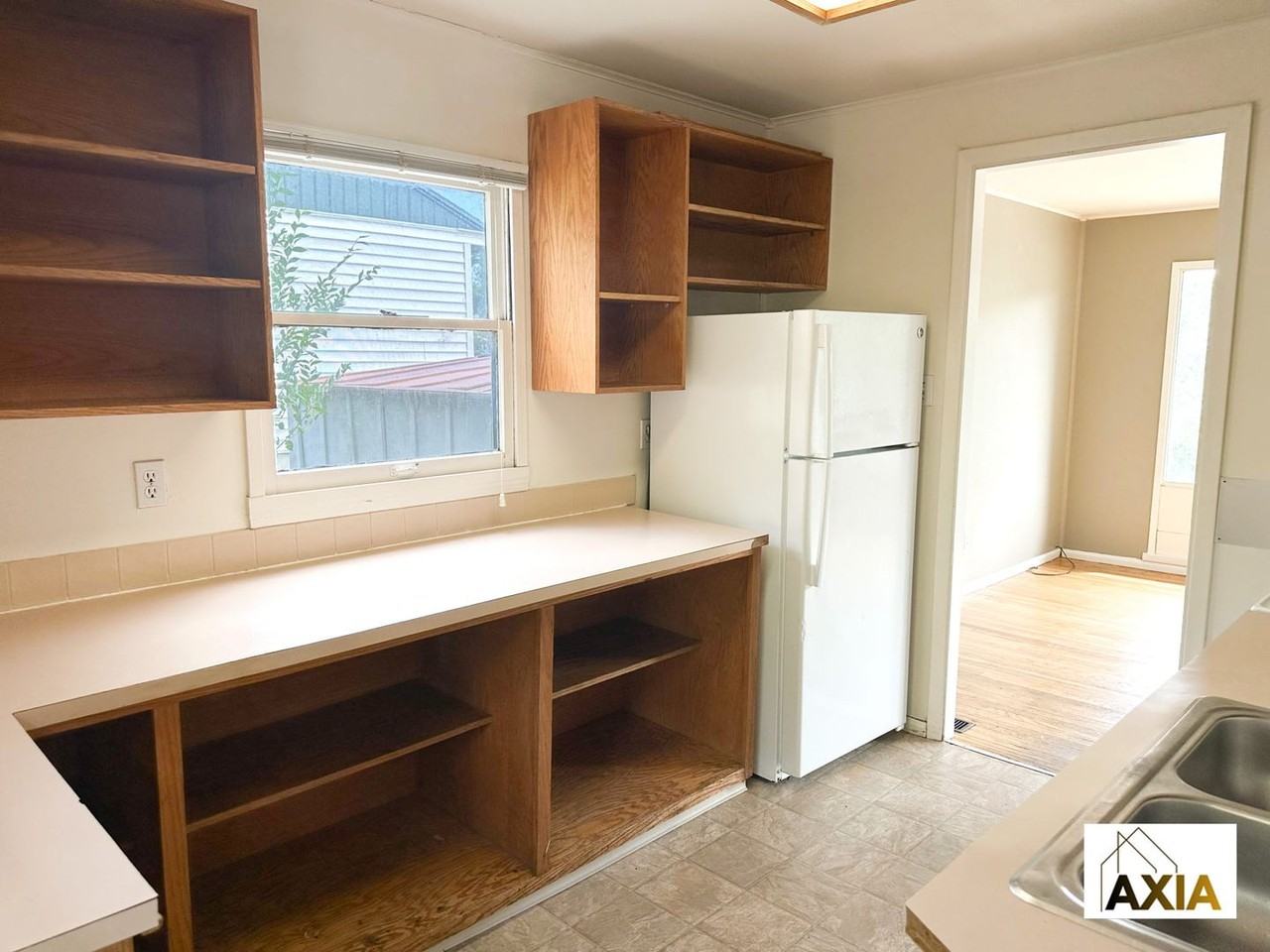 2365 Panorama Ave - Photo 4 of 11