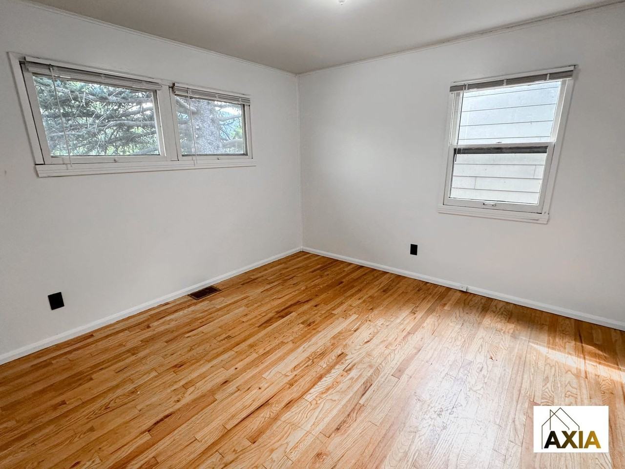 2365 Panorama Ave - Photo 5 of 11