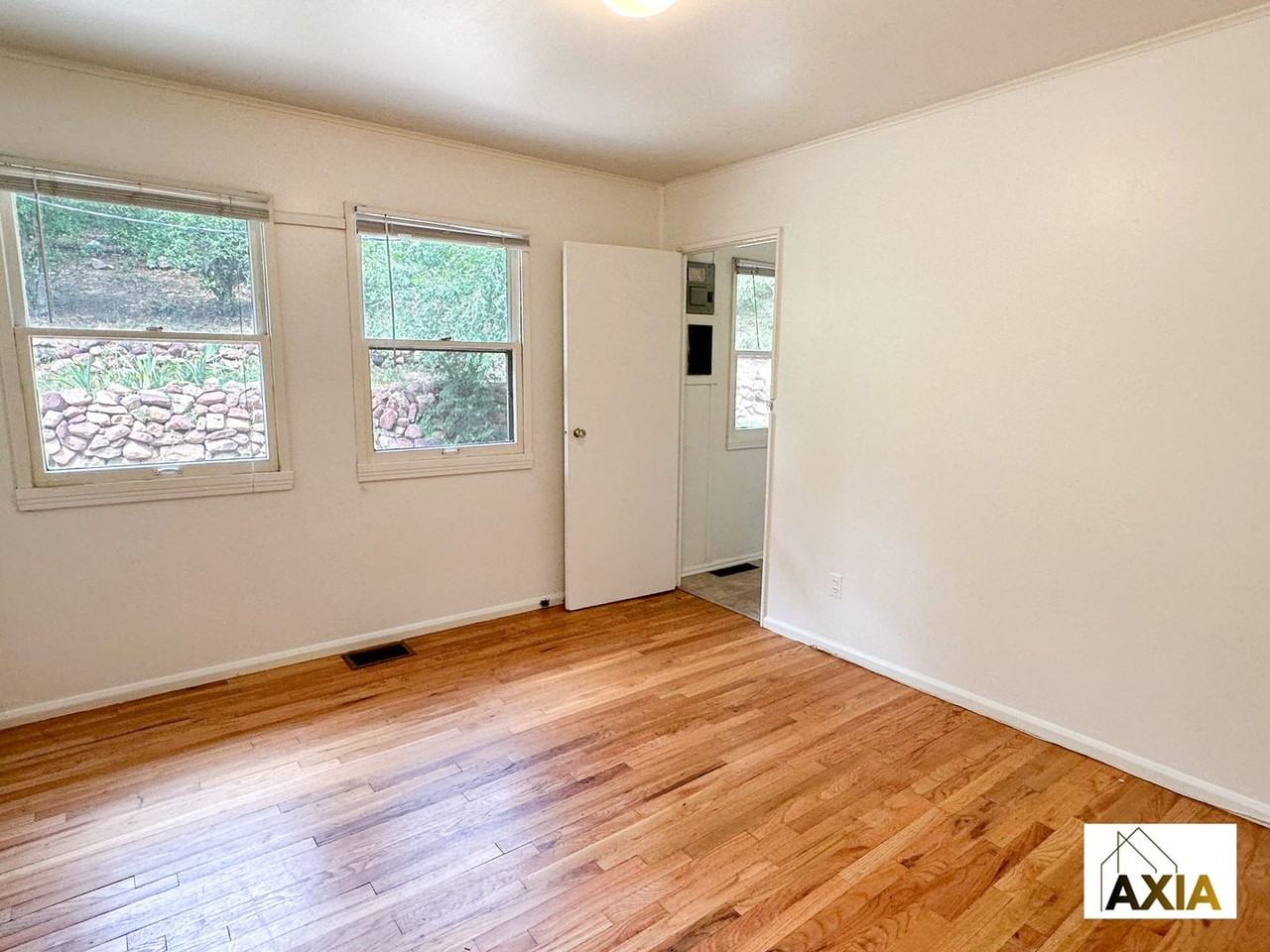 2365 Panorama Ave - Photo 7 of 11