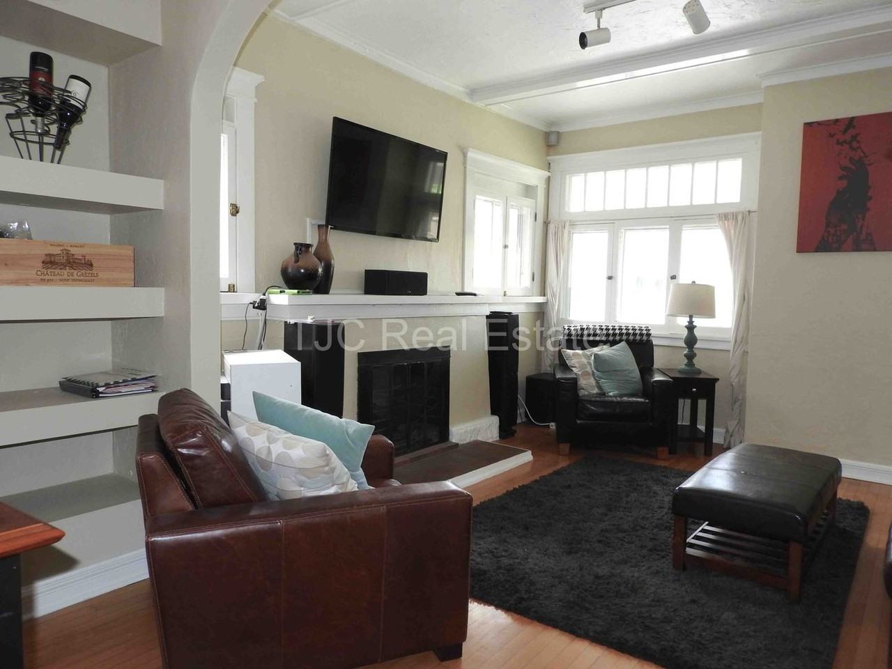 2322 Cherry St - Photo 2 of 15