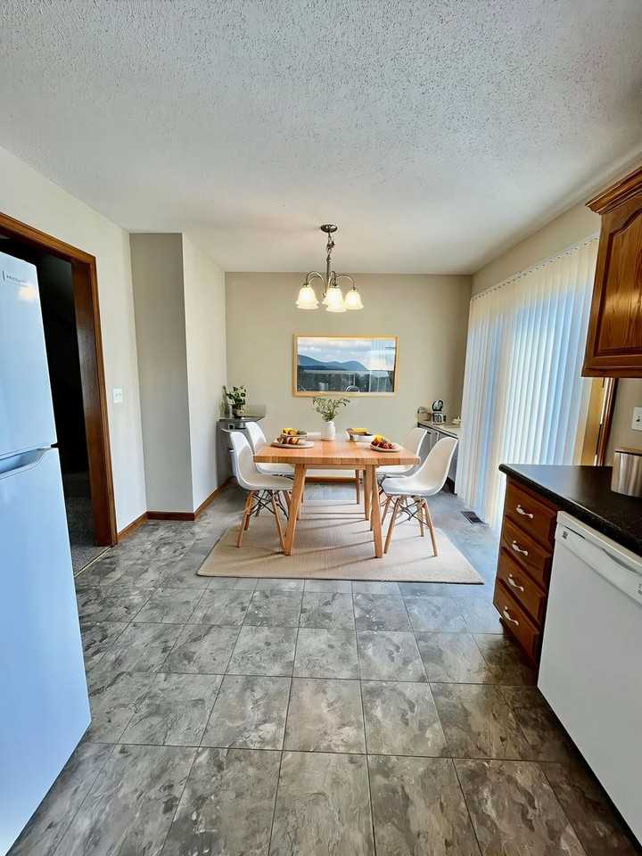 511 N Foxridge Dr - Photo 2 of 22