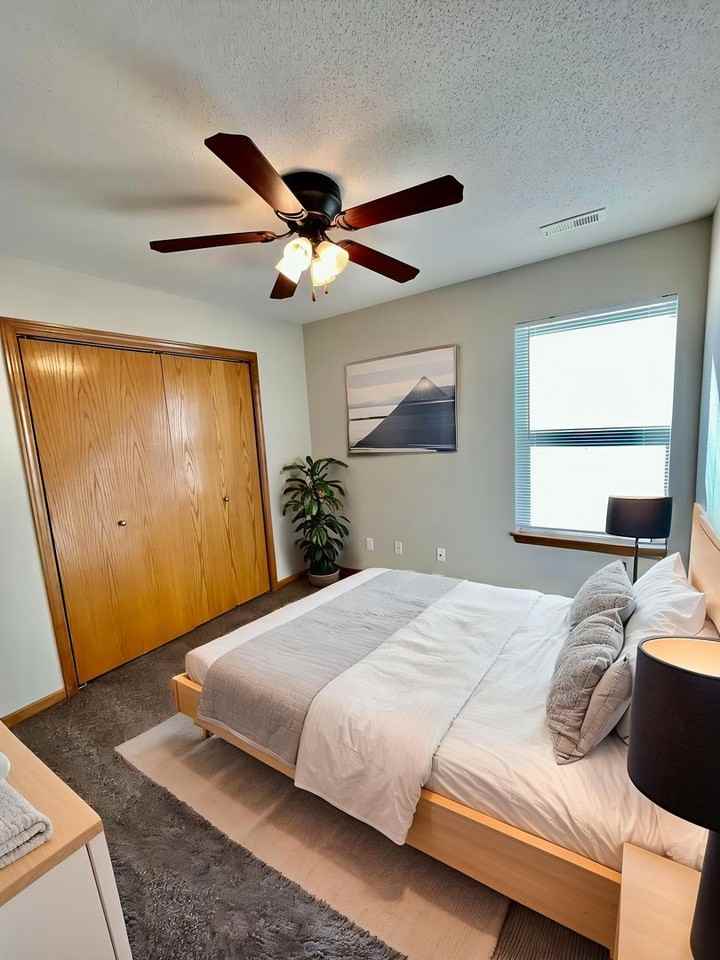 511 N Foxridge Dr - Photo 4 of 22