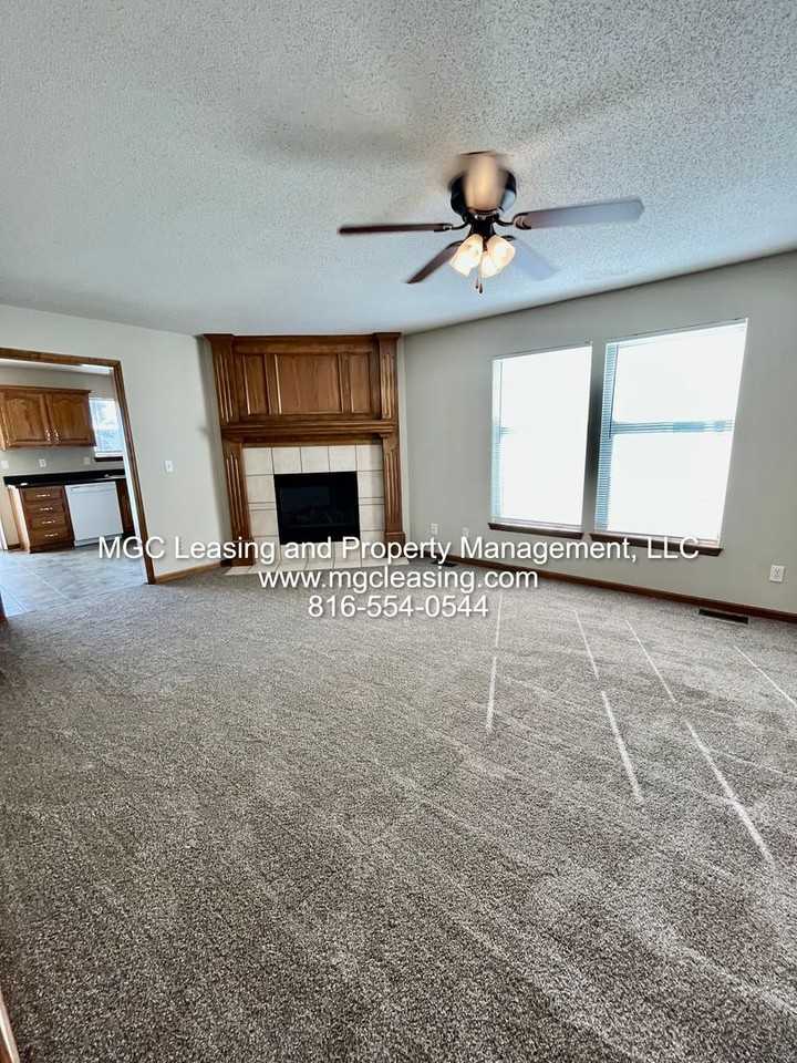 511 N Foxridge Dr - Photo 6 of 22