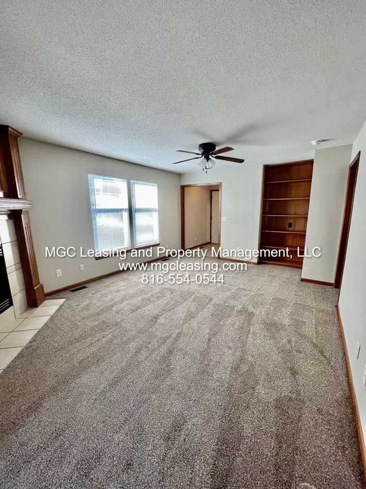 511 N Foxridge Dr - Photo 7 of 22