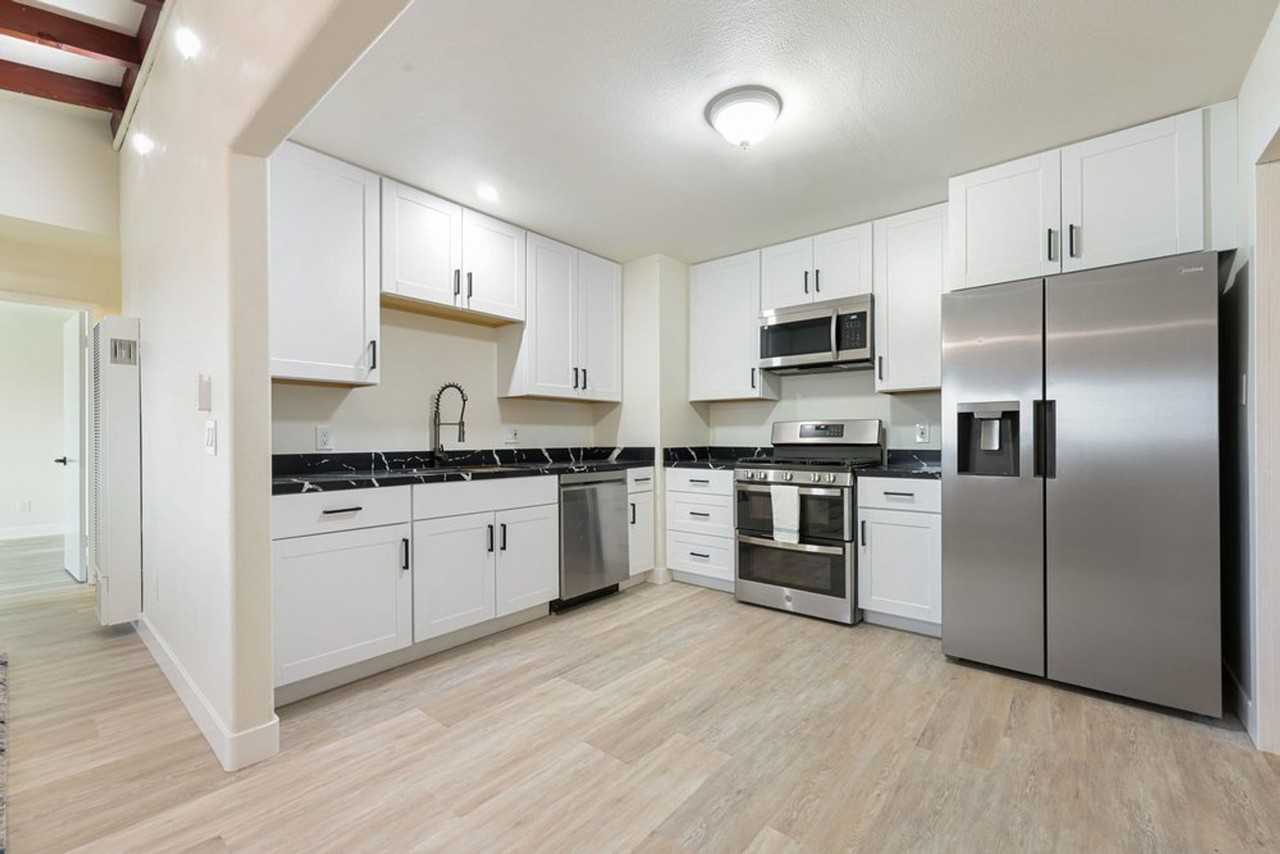 3575 Ethan Allen Ave - Photo 5 of 22