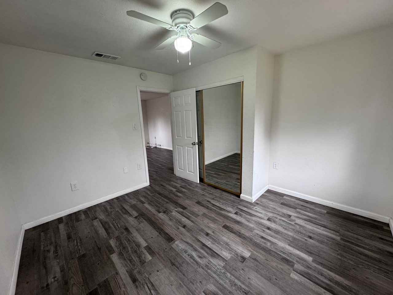 862 1/2 N California Ave - Photo 5 of 6