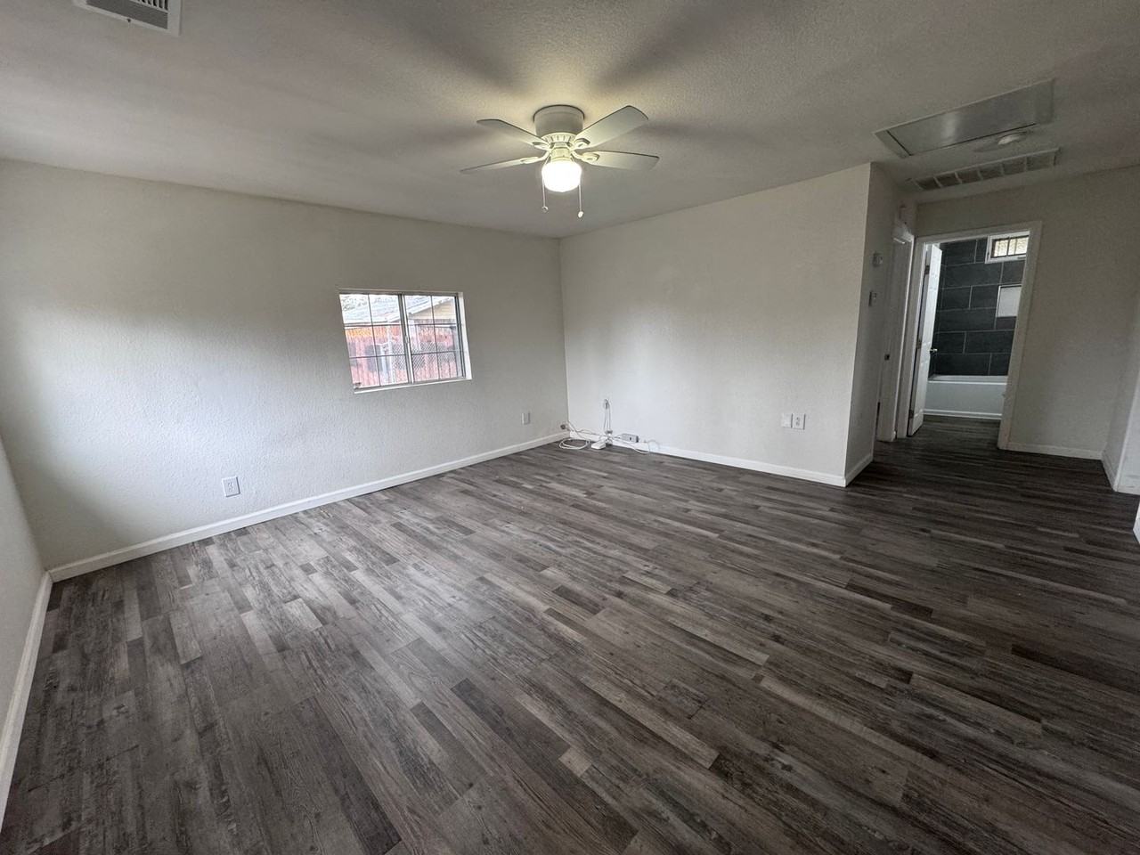 862 1/2 N California Ave - Photo 6 of 6