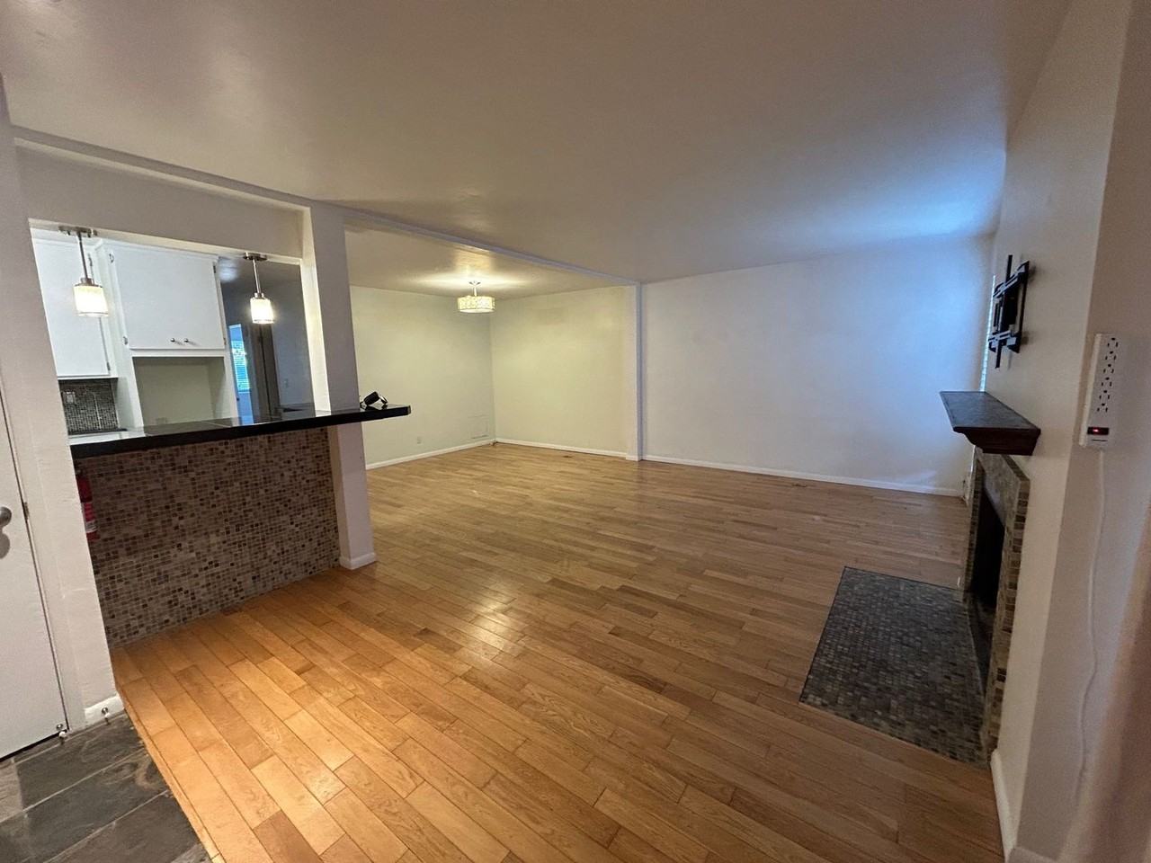 570 Peach St #10 - Photo 4 of 18