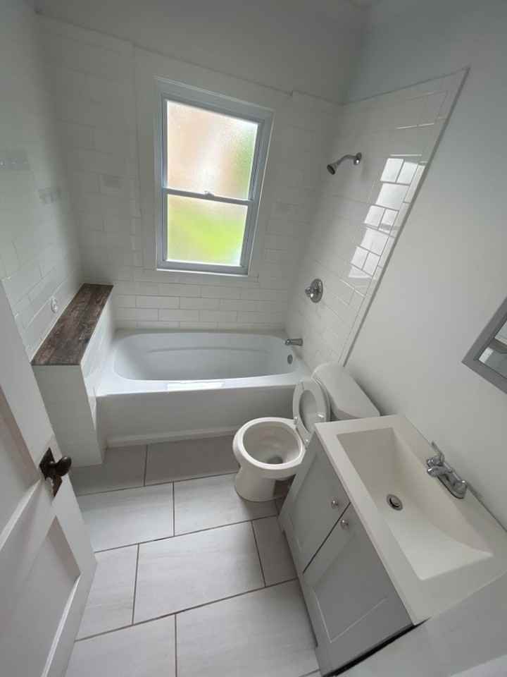 3211 W 116th St - Photo 7 of 41