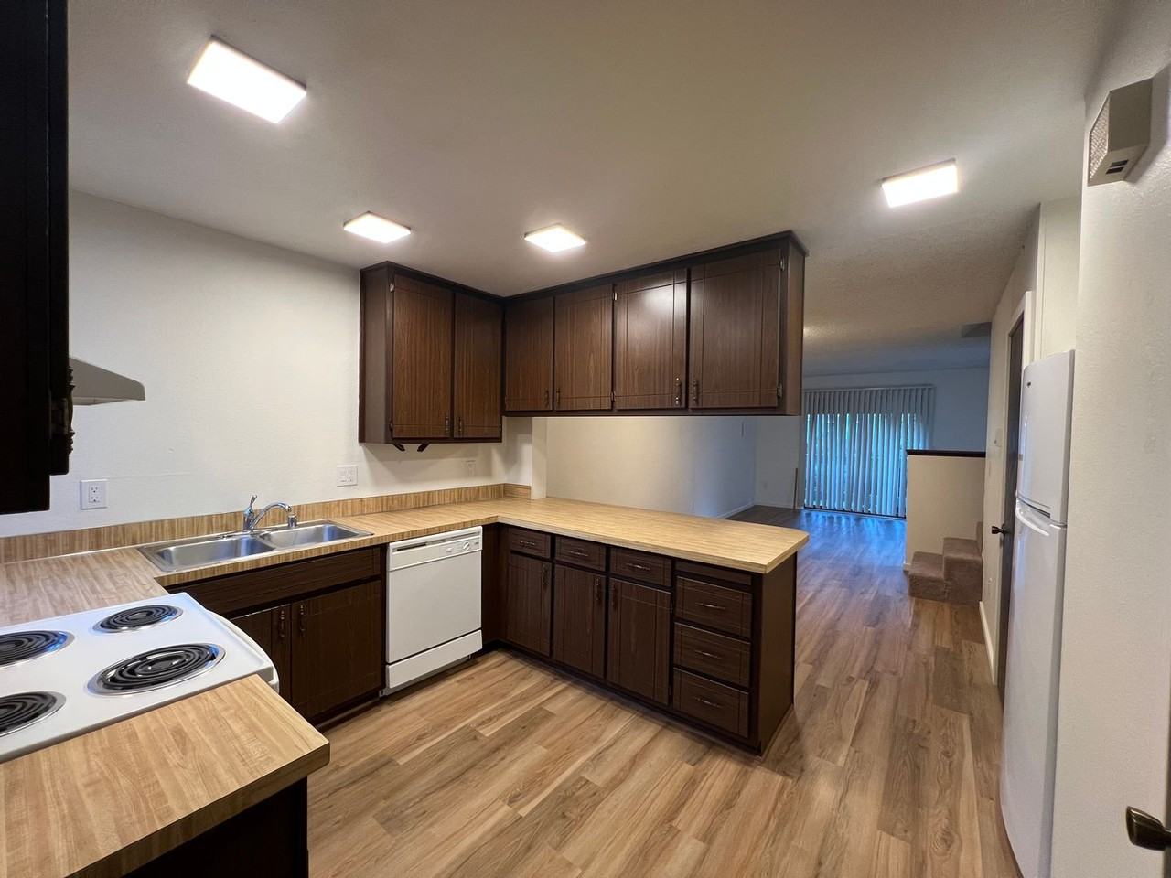 2111 Knox Ave #7 - Photo 3 of 8