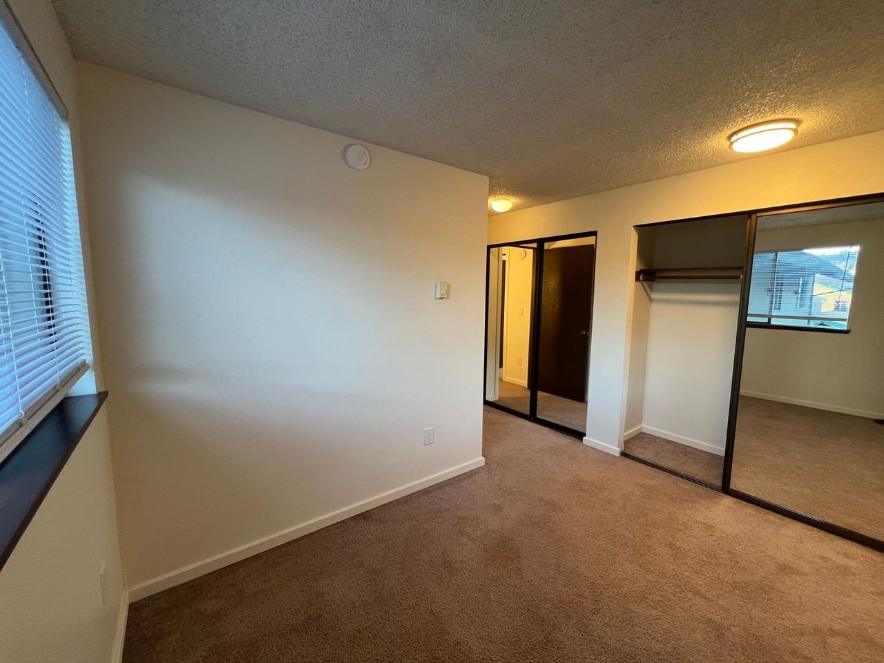 2111 Knox Ave #7 - Photo 6 of 8