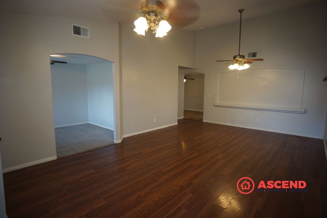 11903 Cherry Valley Ave - Photo 3 of 24