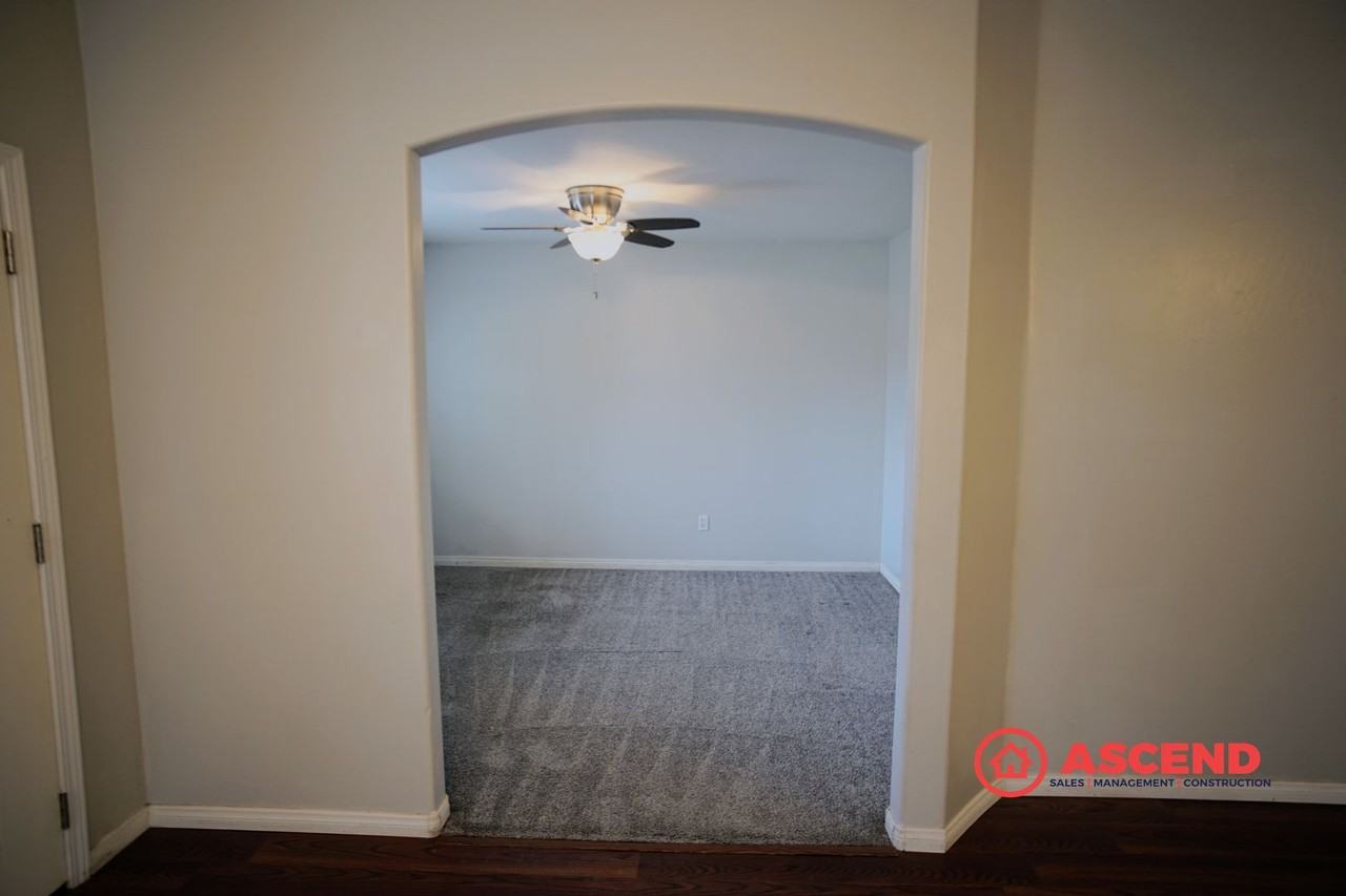 11903 Cherry Valley Ave - Photo 4 of 24