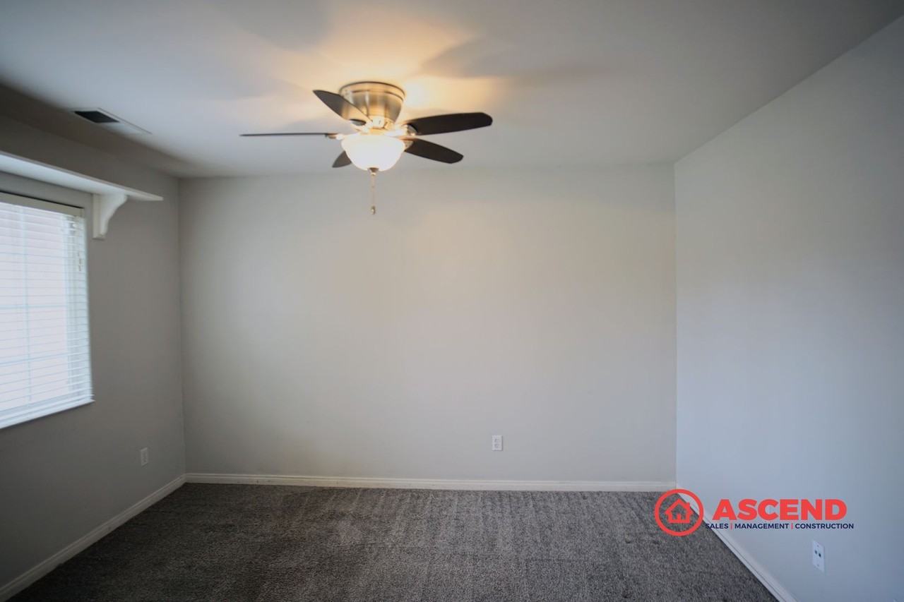 11903 Cherry Valley Ave - Photo 5 of 24