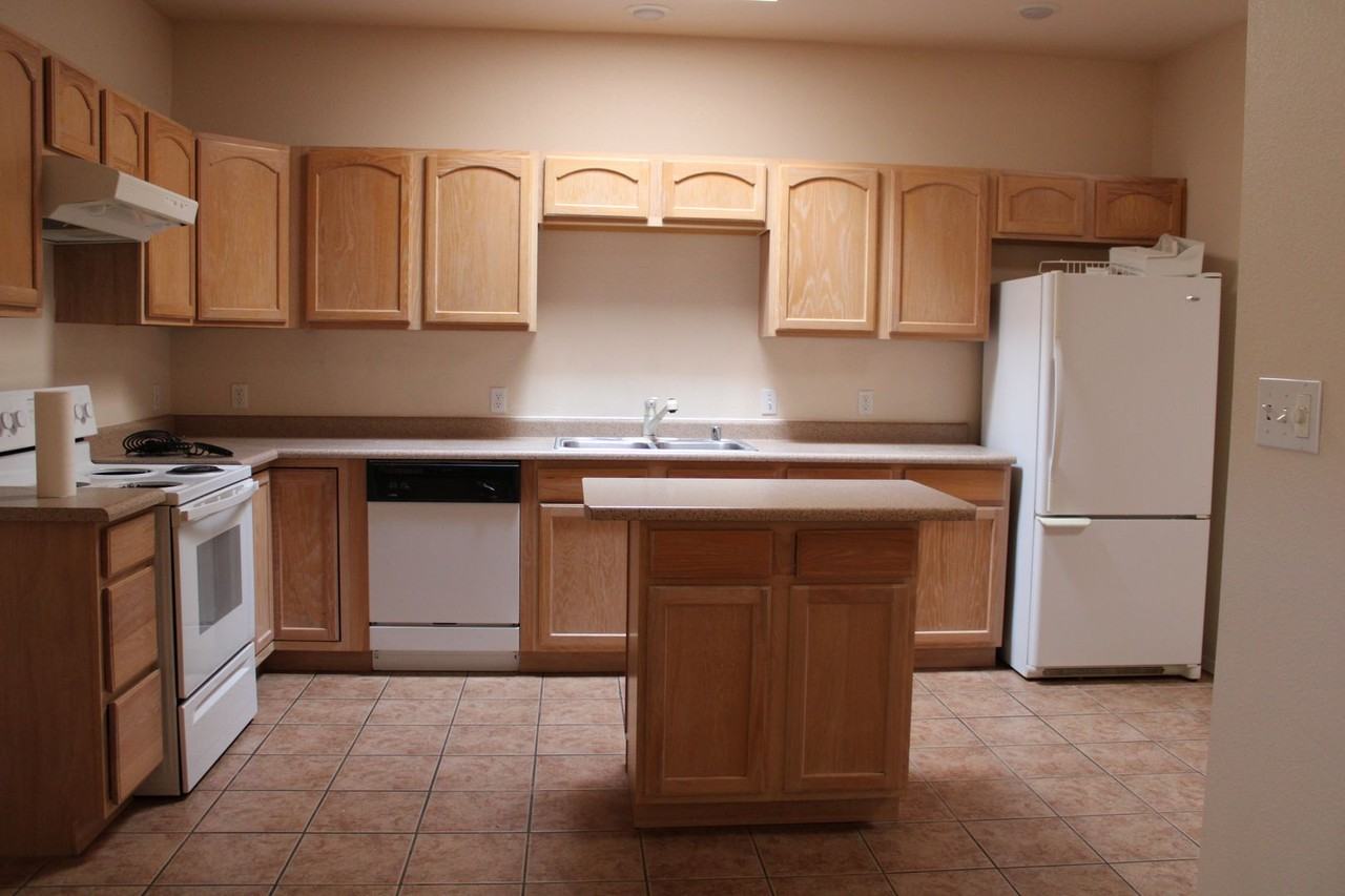 1241 S Espina St - Photo 4 of 13