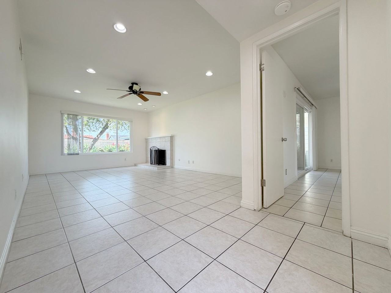 16689 Markham St - Photo 3 of 26