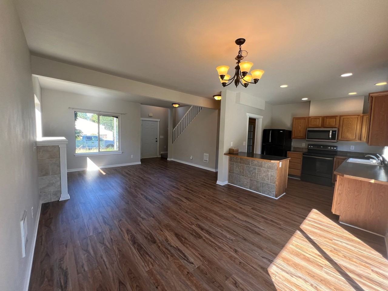 2142 Woburn St - Photo 2 of 17