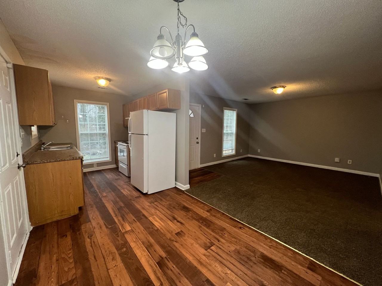 2535 Rex Ave Sw - Photo 4 of 13