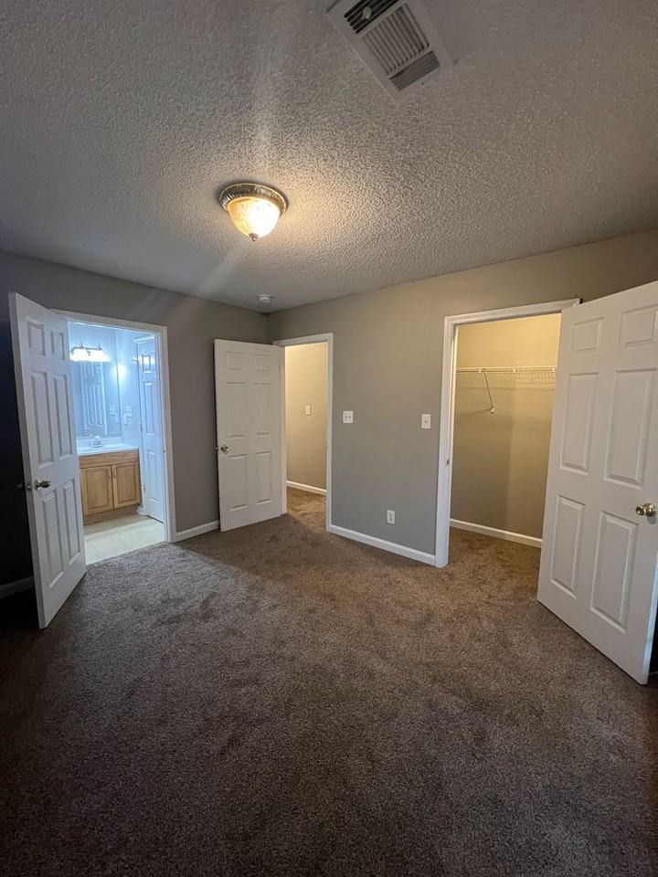 2535 Rex Ave Sw - Photo 7 of 13