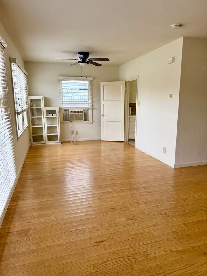 5712 J St - Photo 5 of 15