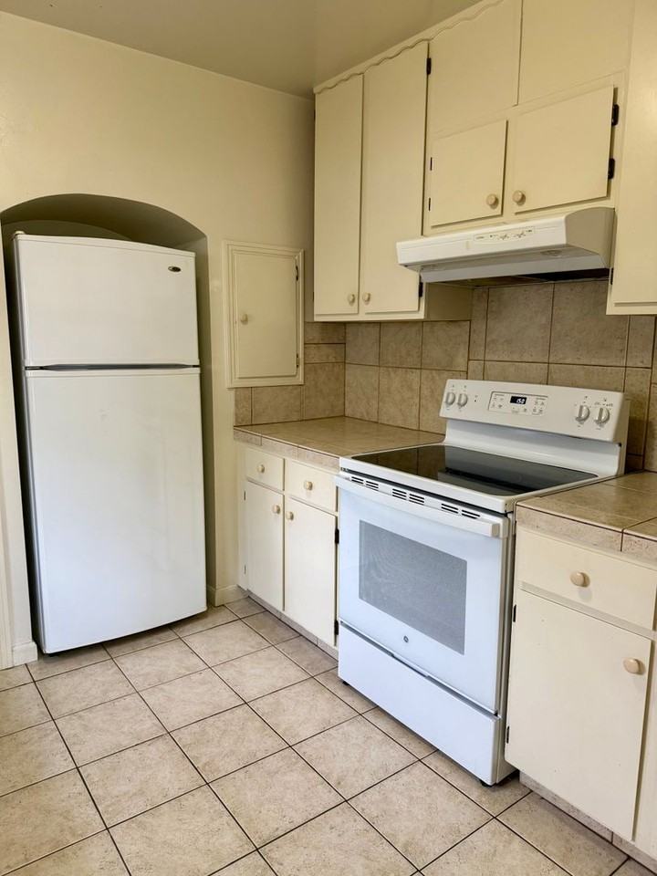 5712 J St - Photo 7 of 15