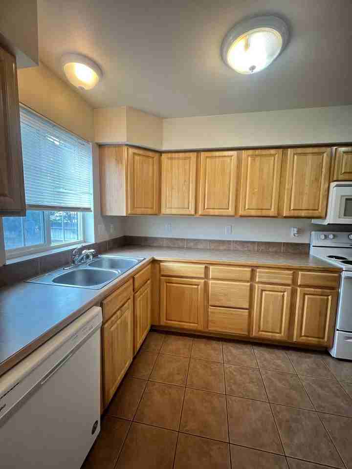 1713 W Fern Dr - Photo 2 of 22