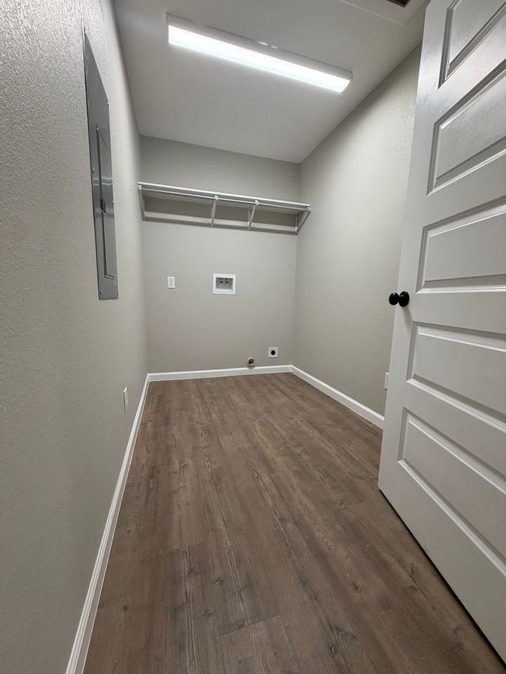 906 Moxley Dr - Photo 3 of 30