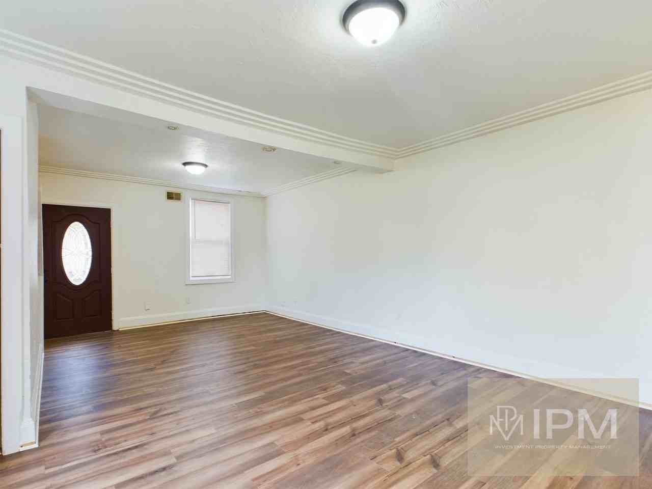 228 S Penn St - Photo 5 of 21