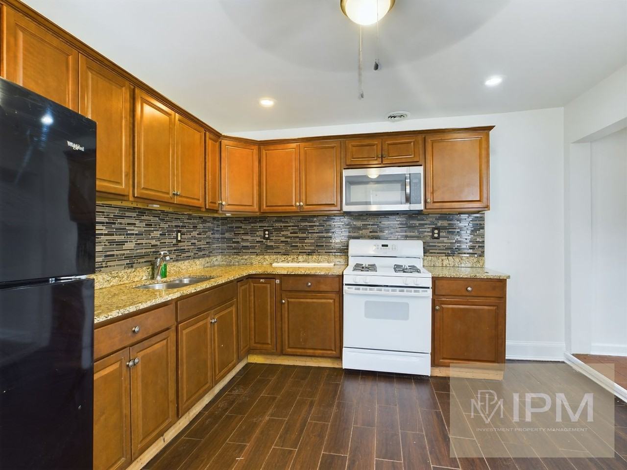 228 S Penn St - Photo 6 of 21