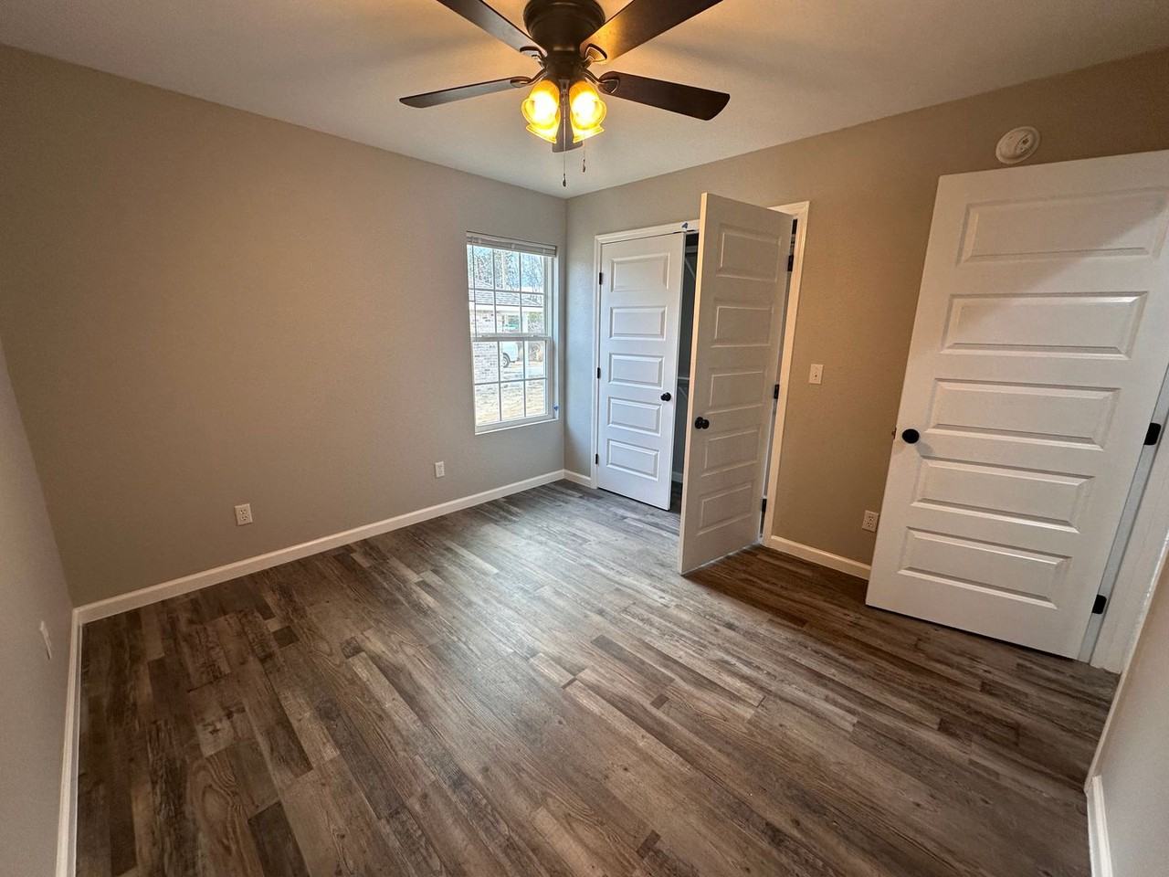 904 Moxley Dr - Photo 3 of 31