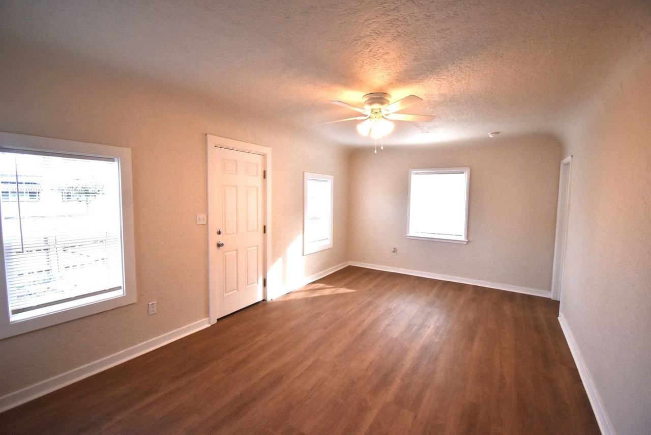 320 S Main St - Photo 7 of 15