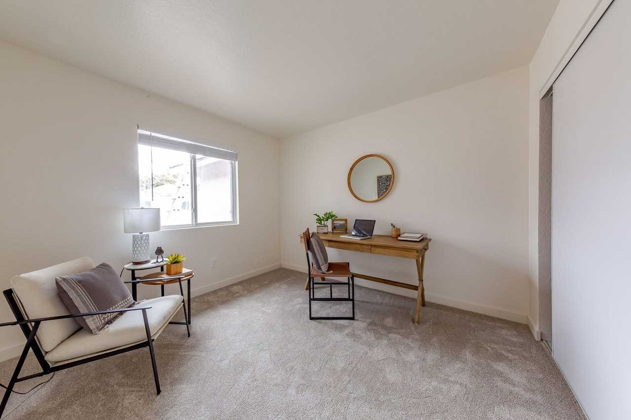 938 N. Fig - Photo 3 of 8