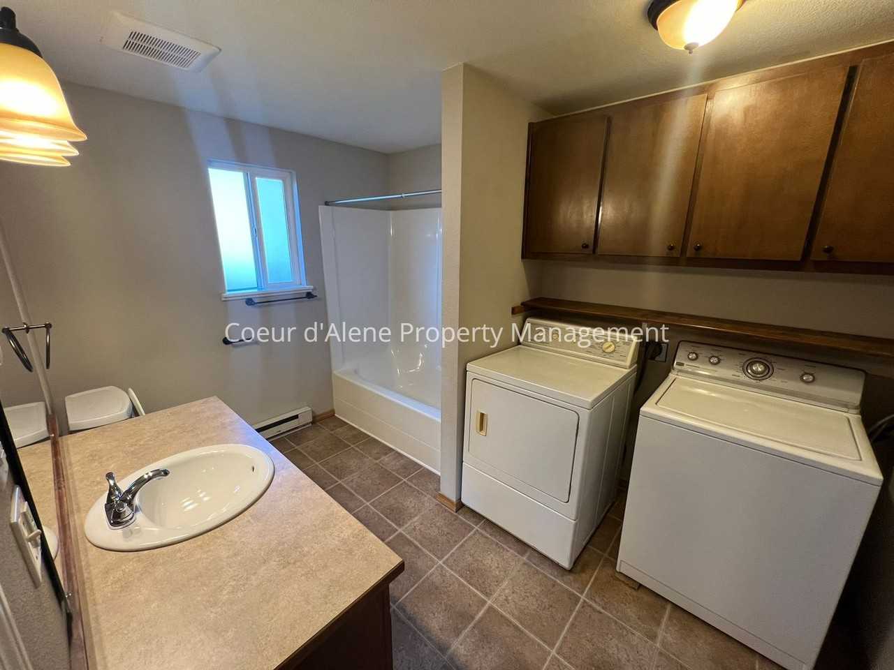 1202 E Gilbert Ave - Photo 6 of 8