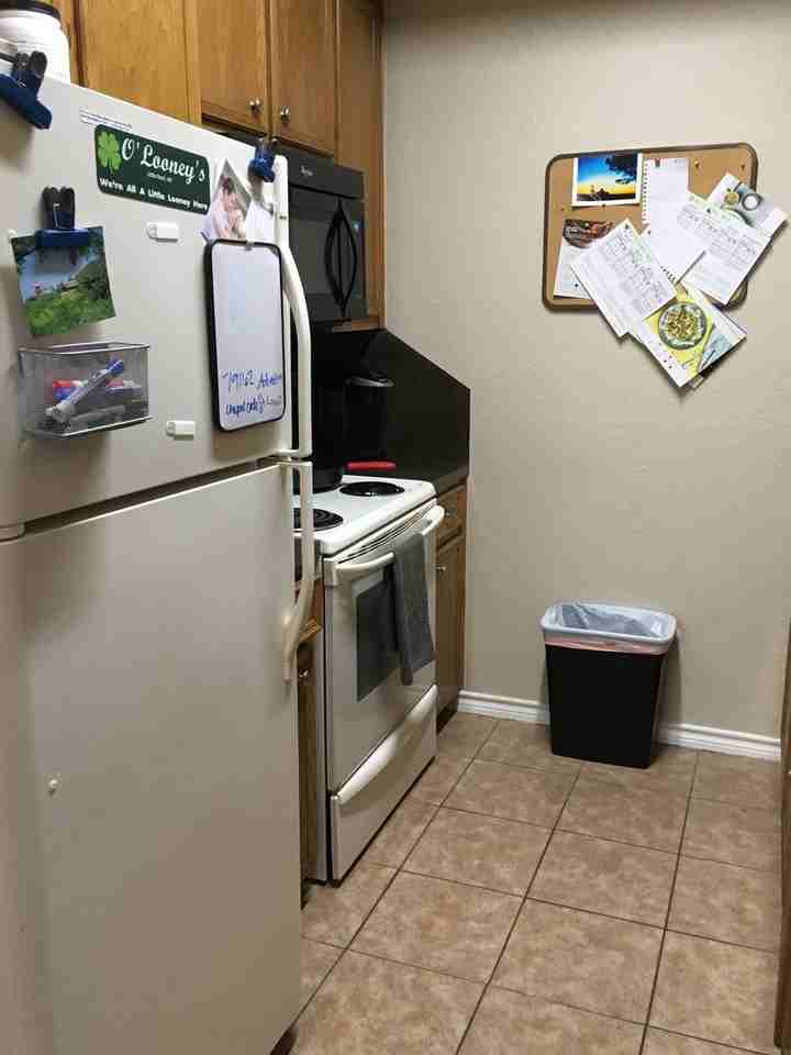 Classic Hyde Park 2 Bed Apartment - Photo 3 of 11