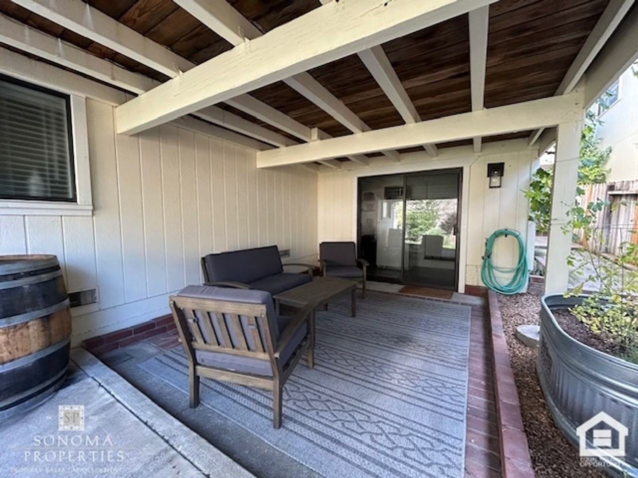 897 Los Robles Dr - Photo 3 of 17