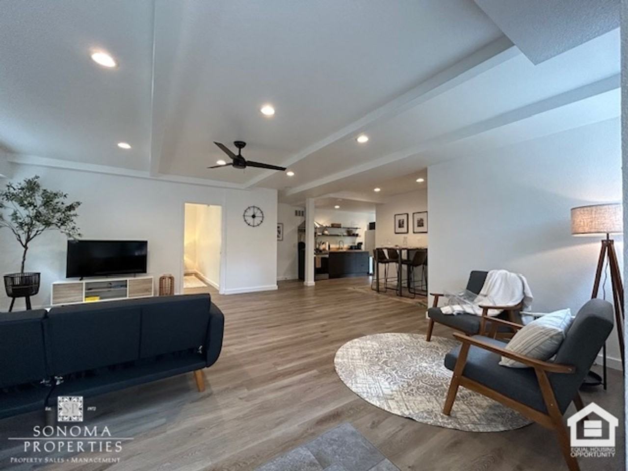 897 Los Robles Dr - Photo 5 of 17