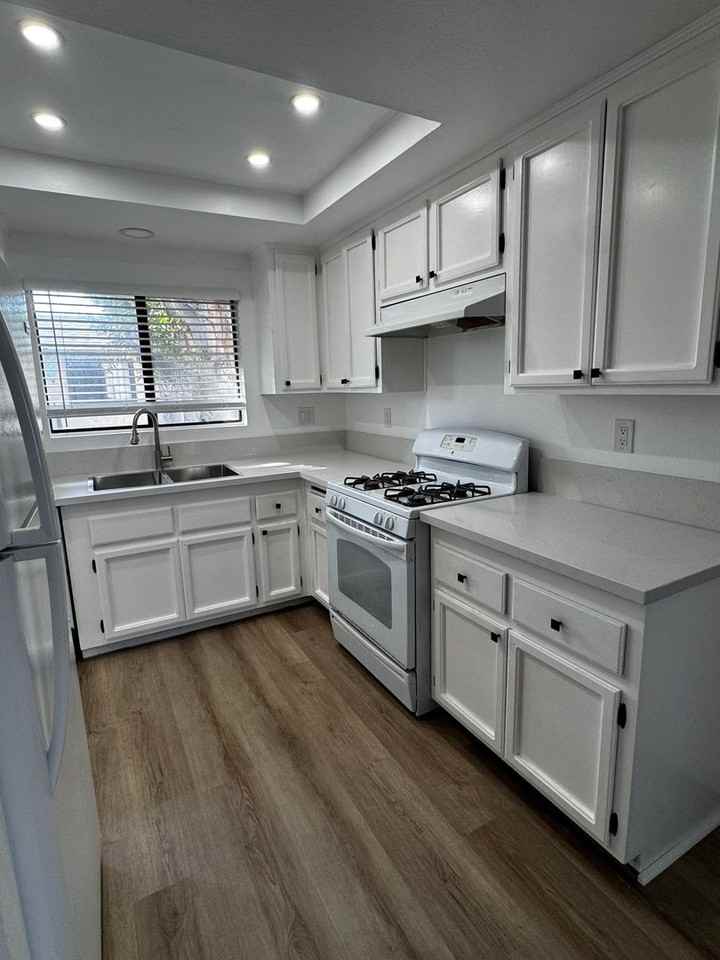 1995 Maple Ave - Photo 3 of 9