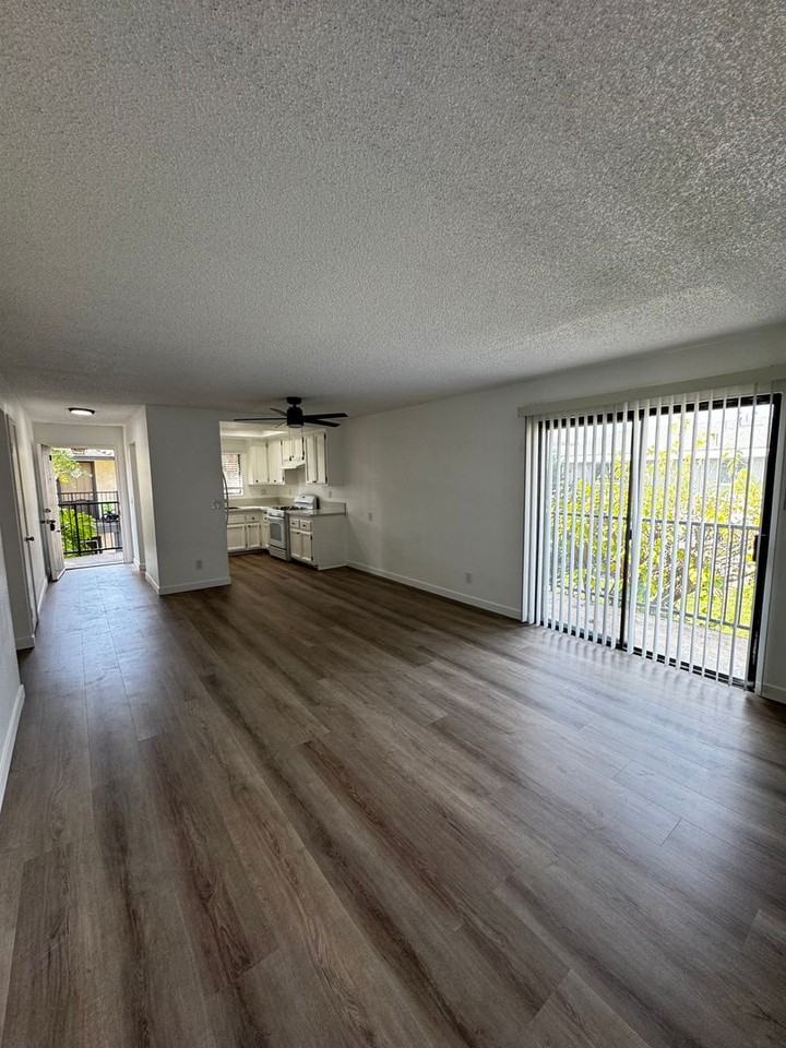 1995 Maple Ave - Photo 4 of 9