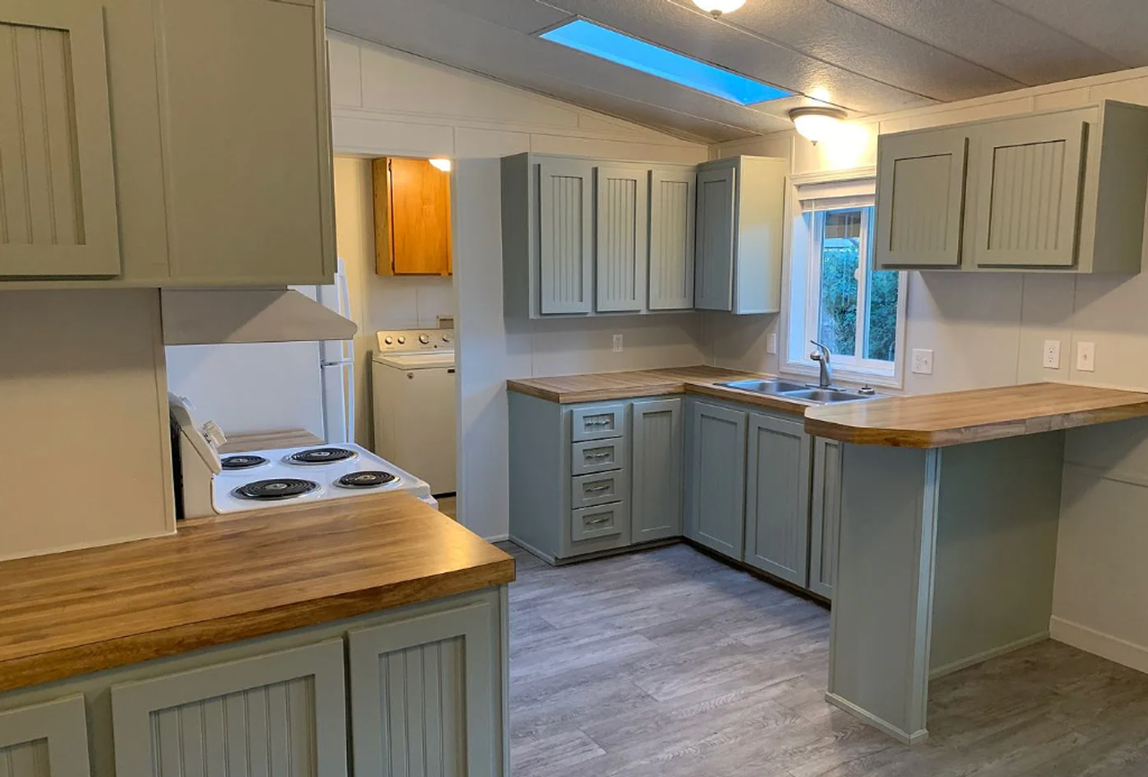 215 E 48th St - Photo 5 of 14