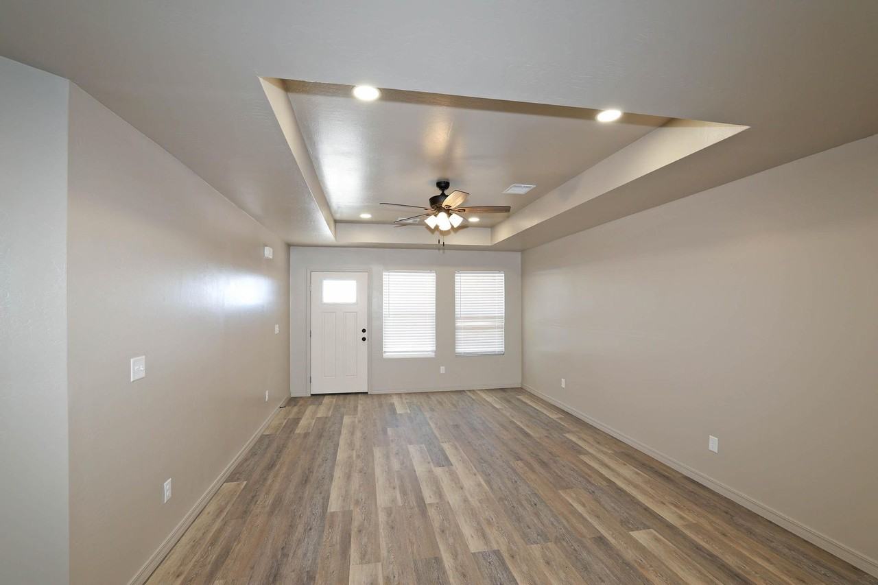 10524 Tierra Santa Drive - Photo 6 of 17