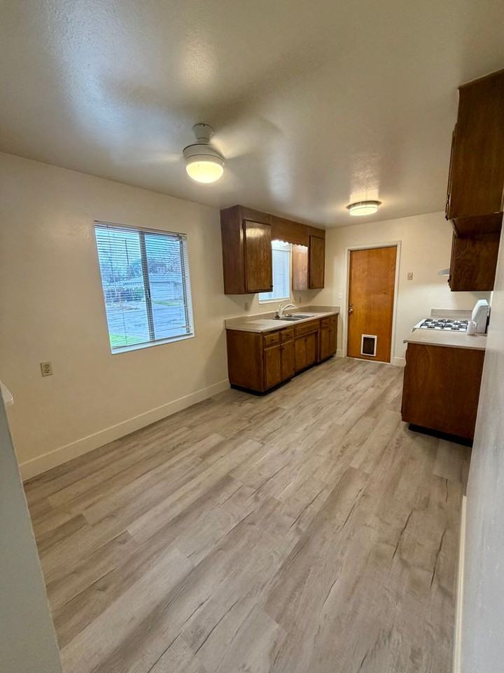 2116 Phobos Ct - Photo 4 of 21