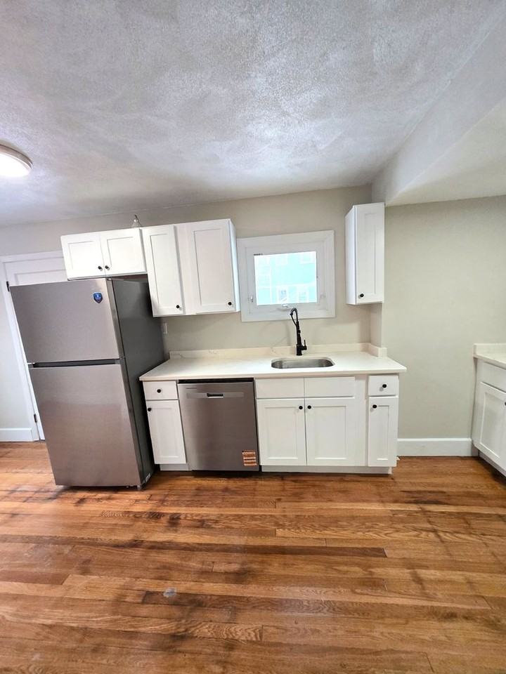 89 Armistice Boulevard - Photo 2 of 26