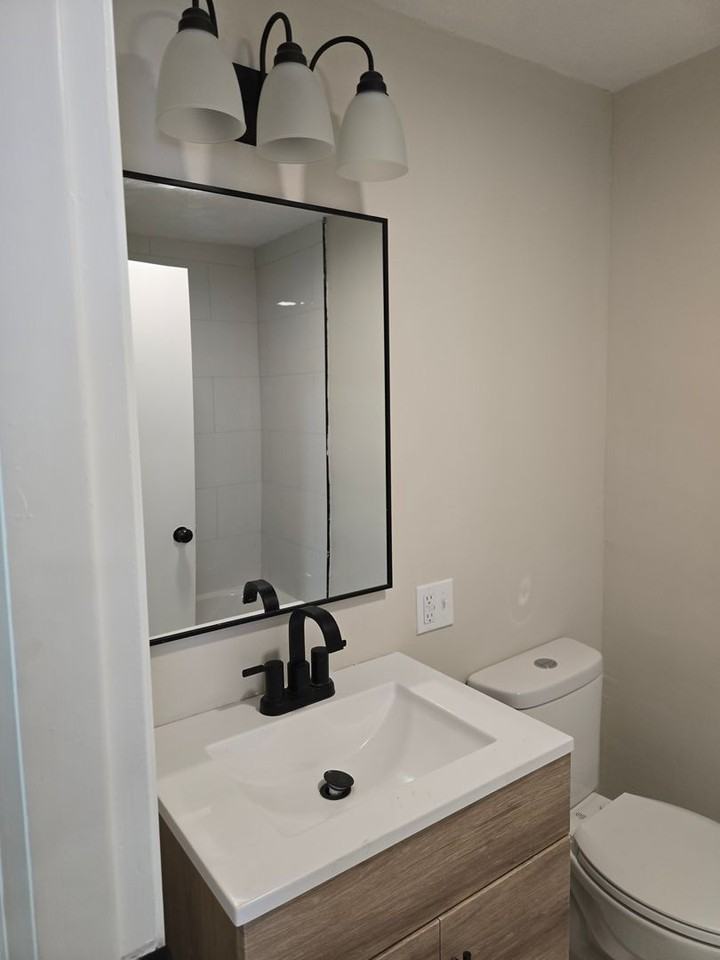 89 Armistice Boulevard - Photo 7 of 26