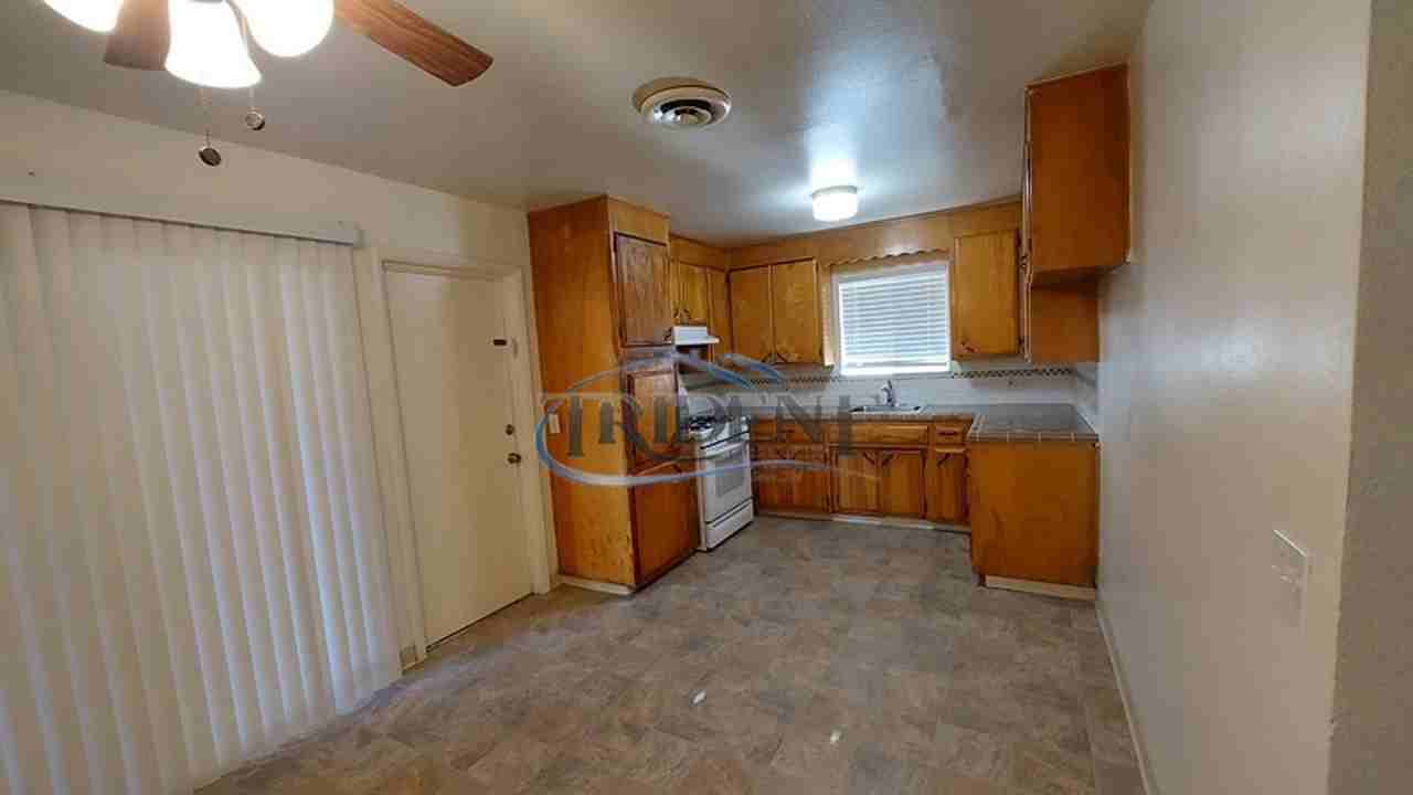 53 Wilson Ave - Photo 7 of 17