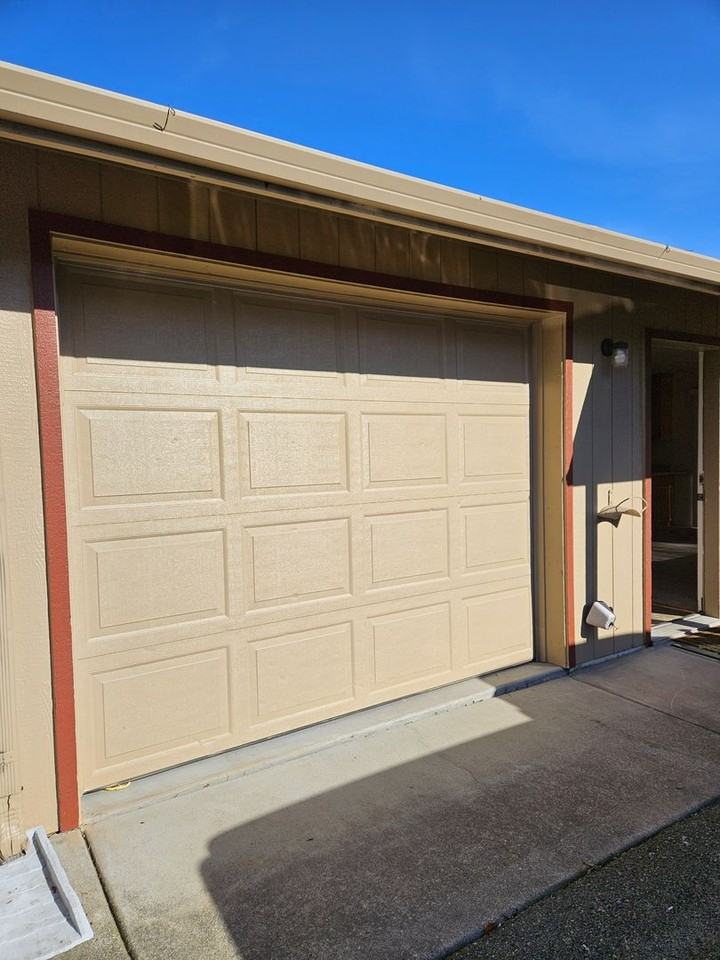 214 Oak St #B - Photo 2 of 19