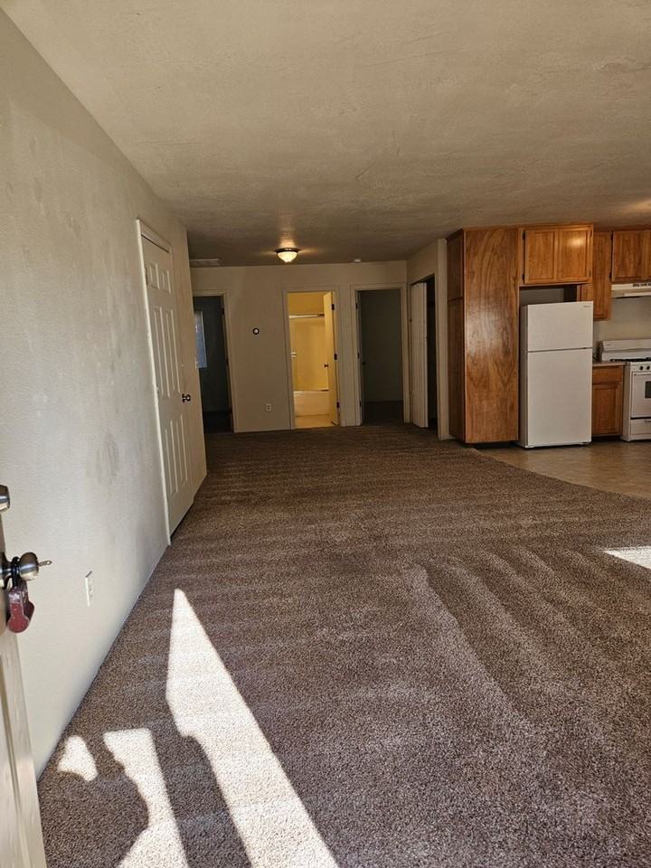 214 Oak St #B - Photo 4 of 19